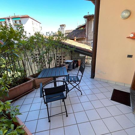 La Casa Dei Sogni Apartment Intra Bagian luar foto